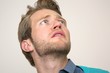 Foto: verwunderter oder erschrockener Mann verwunderter oder erschrockener Mann
