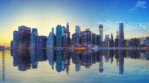 Photo: Coucher de soleil sur la skyline de Manhattan, New York. Coucher de soleil sur la skyline de Manhattan, New York.