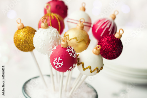 Photo: Christmas cake pops Christmas cake pops