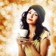 Foto: Attractive brunet woman with a cup of coffee Attractive brunet woman with a cup of coffee