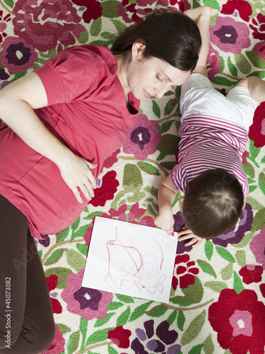 Photo: "USA, California, San Francisco, pregnant mother with daughter (2-3) coloring" "USA, California, San Francisco, pregnant mother with daughter (2-3) coloring"