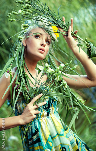 Photo: Nature-style portrait of a young woman Nature-style portrait of a young woman