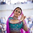 Photo : "USA, Utah, Spanish Fork, portrait of mid adult dancer in traditional clothing performing on stage" "USA, Utah, Spanish Fork, portrait of mid adult dancer in traditional clothing performing on stage"