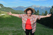 Frau auf der Alm