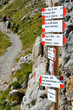 Dolomiti, Italia - indicazioni dei sentieri - monte Catinaccio