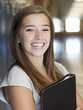 Foto: "USA, Utah, Spanish Fork, Portrait of school girl (16-17) holding file in corridor" "USA, Utah, Spanish Fork, Portrait of school girl (16-17) holding file in corridor"