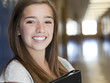 Foto: "USA, Utah, Spanish Fork, Portrait of school girl (16-17) holding file in corridor" "USA, Utah, Spanish Fork, Portrait of school girl (16-17) holding file in corridor"