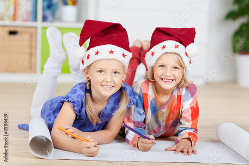 Photo: schwestern schreiben wunschzettel an das christkind schwestern schreiben wunschzettel an das christkind
