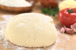 Foto: Fresh homemade pizza dough with ingredients Fresh homemade pizza dough with ingredients
