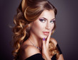 Foto: Beautiful woman with curly hairstyle Beautiful woman with curly hairstyle