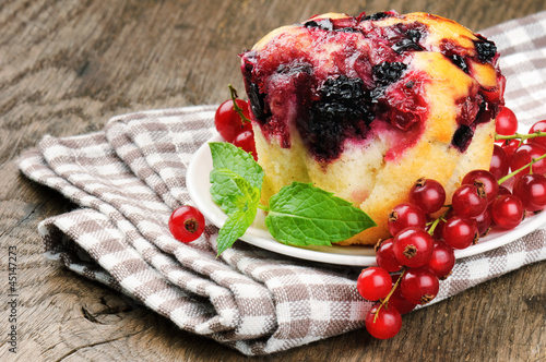 Photo: Red currant cup cake Red currant cup cake