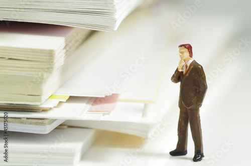 Photo: 書類と人形 書類と人形