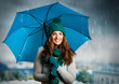 Foto: umbrella 01/Mädchen lacht unter dem Regenschirm umbrella 01/Mädchen lacht unter dem Regenschirm