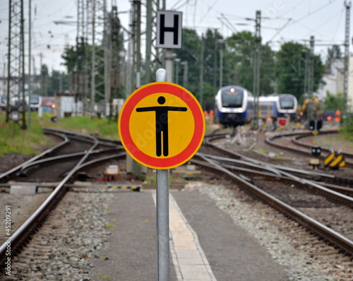Photo: Bahnsteigende Bahnsteigende