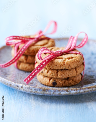 Photo: Cranberry cookies tied with pink ribbon Cranberry cookies tied with pink ribbon