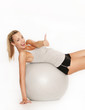 Mädchen auf Gymnastikball