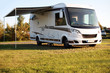 mit dem Wohnwagen auf dem Campingplatz