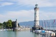 Leuchtturm und bayrischer Löwe an der Hafeneinfahrt in Lindau