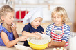 kinder naschen teig