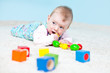 Baby spielt