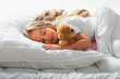 Kind im Bett