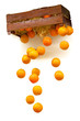 Foto: Oranges droping from the crate Oranges droping from the crate