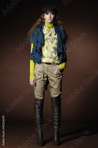 Photo: fashion model in autumn/winter clothes in hat posing fashion model in autumn/winter clothes in hat posing