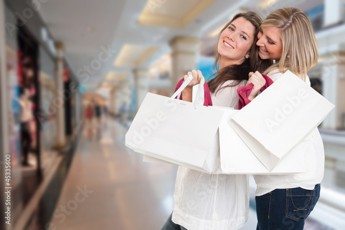 Photo: Friends shopping Friends shopping