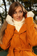 Frau im Herbst
