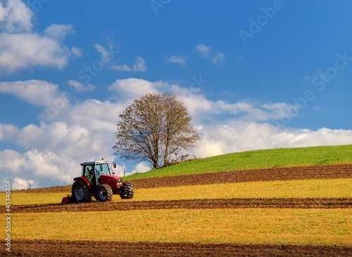 Photo: LABOURAGE DES CHAMPS LABOURAGE DES CHAMPS