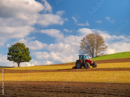 Photo: LABOURAGE DES CHAMPS LABOURAGE DES CHAMPS