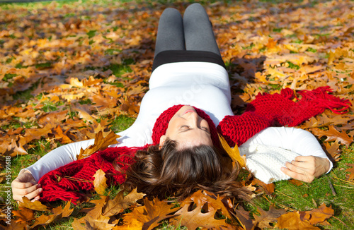Photo: frau im herbst frau im herbst