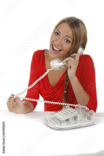 Photo: Junge Frau glücklich beim Telefonieren Junge Frau glücklich beim Telefonieren