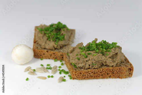 Photo: vegetarischer brotaufstrich vegetarischer brotaufstrich