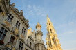 Foto: Rathausturm und Bürgerhäuser, Grand Place, Brüssel Rathausturm und Bürgerhäuser, Grand Place, Brüssel