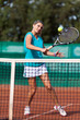 Foto: Young woman playing tennis Young woman playing tennis