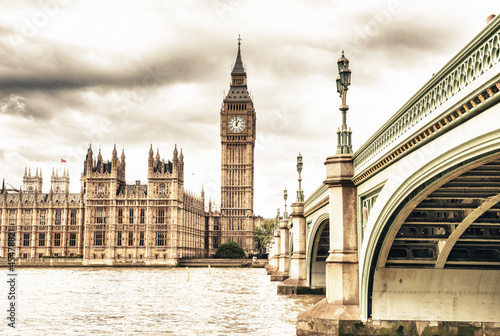  The Big Ben, the House of Parliament and the Westminster Bridge