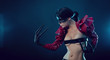 Foto: Creepy female demon with sharp black fingers Creepy female demon with sharp black fingers