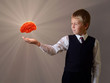 Foto: glowing brain of the child hand glowing brain of the child hand
