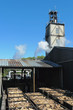 Usine de charbon de bois en activité