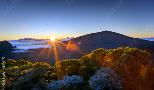 Photo: Lever de soleil sur le Piton de La Fournaise Lever de soleil sur le Piton de La Fournaise
