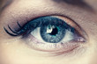 Foto: Young woman eye closeup Young woman eye closeup