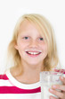 Mädchen beim Milch trinken