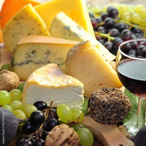 Photo: Käse mit Trauben und Feigen Käse mit Trauben und Feigen