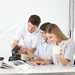 Lehrer im Fotokurs mit Teilnehmern