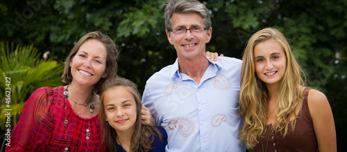 Photo: famille heureuse famille heureuse