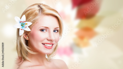 Photo: attraktive junge blonde Frau attraktive junge blonde Frau