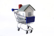 Foto: Einkaufswagen mit Haus Einkaufswagen mit Haus