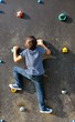 bambino che si arrampica