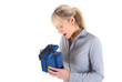 Frau mit Geschenk